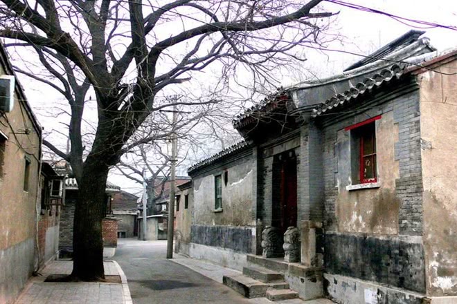 老旧胡同场景配图